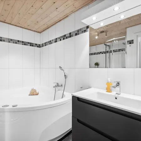 Apartamento Seestern Fuer Bis Zu 4 Personen - Haustiere Herzlich Willkommen, Direkt Am Hafen, Whirlpool, Kaminofen Greetsiel
