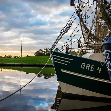 Seestern Fuer Bis Zu 4 Personen - Haustiere Herzlich Willkommen, Direkt Am Hafen, Whirlpool, Kaminofen * Greetsiel