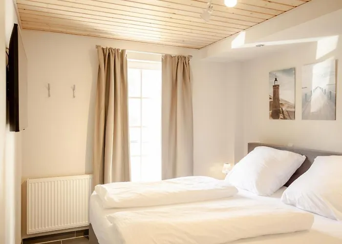 Appartement Seestern Fuer Bis Zu 4 Personen - Haustiere Herzlich Willkommen, Direkt Am Hafen, Whirlpool, Kaminofen Greetsiel